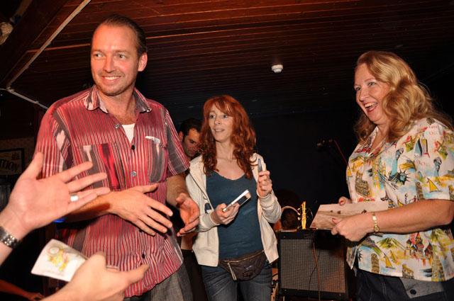 min 2011 11 19 pub 098